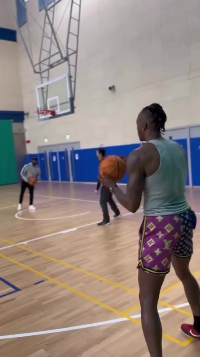 明天要復(fù)出！霍華德ins曬訓(xùn)練視頻：超人就要回歸賽場?。ɑ羧A德的ins賬號）