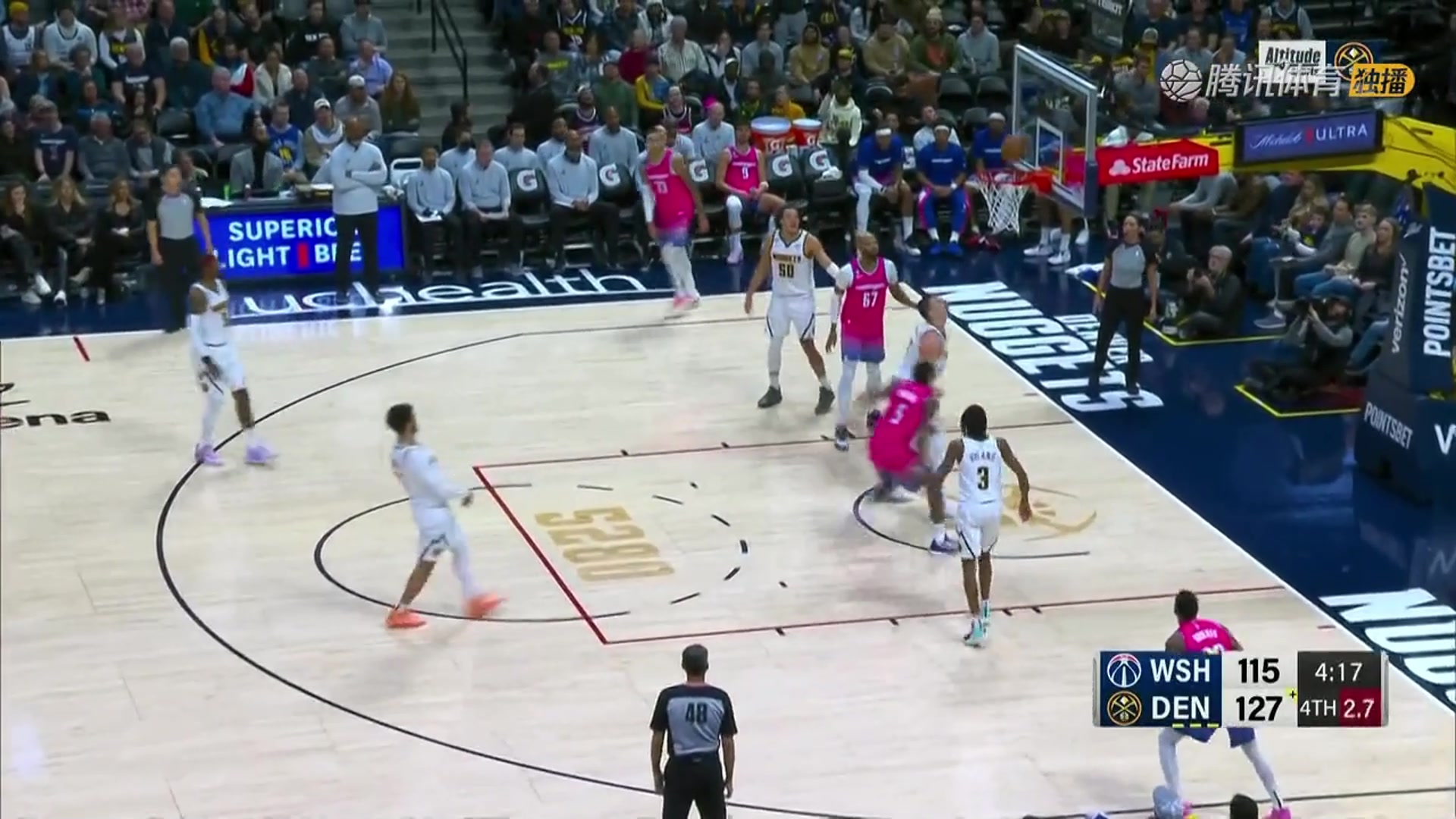 和我一隊沒這么厲害？巴頓在約基奇頭上搶到前場籃板霸氣補(bǔ)籃得手（約翰·巴頓）