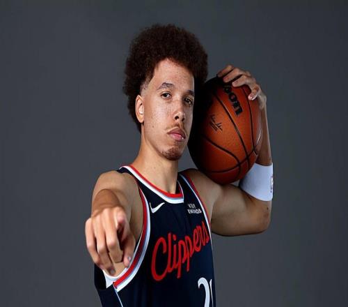 組織和串聯(lián)能力相當(dāng)不錯(cuò)，快船第三陣容中還隱藏著一個(gè)小保羅